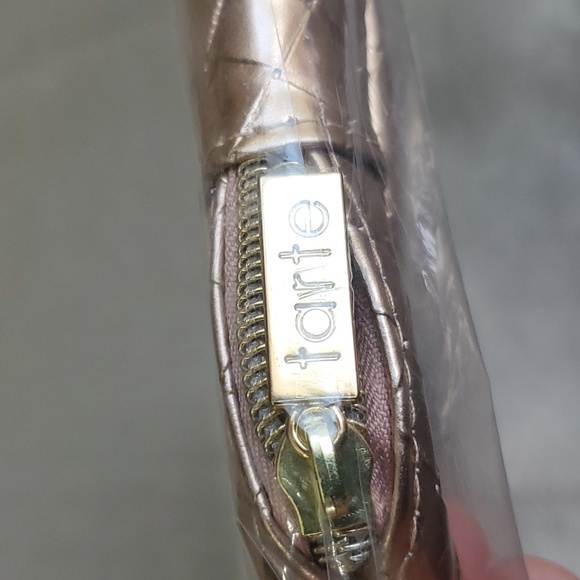 🆕️ TARTE Rose Gold Makeup Bag - Picture 4 of 4